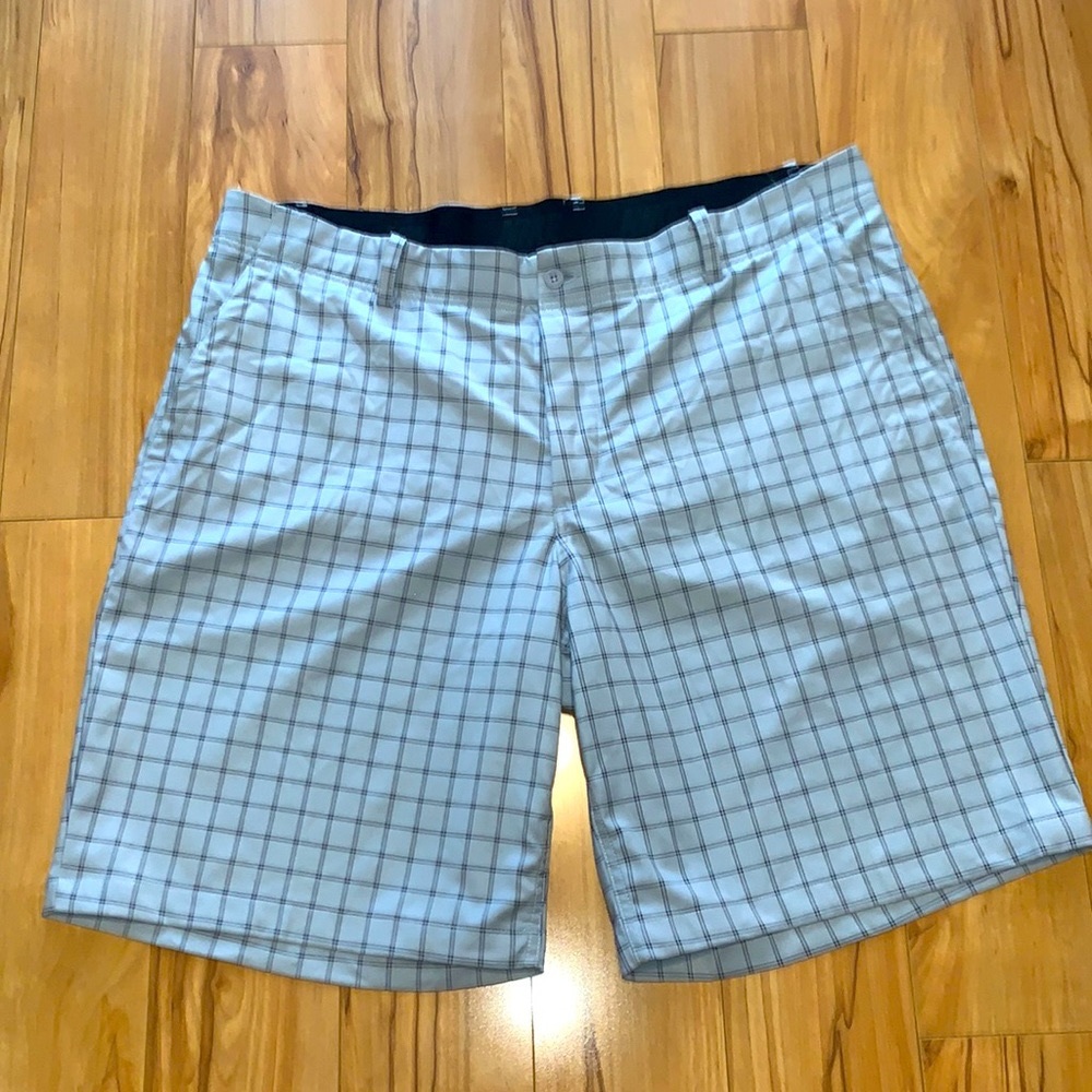 Nike Golf athletic dri-fit men’s golf shorts Size 40